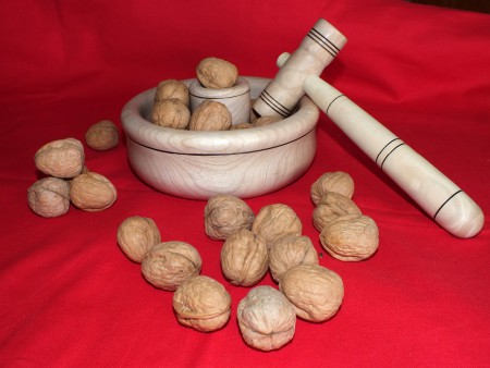 schiaccianoci con martelletto